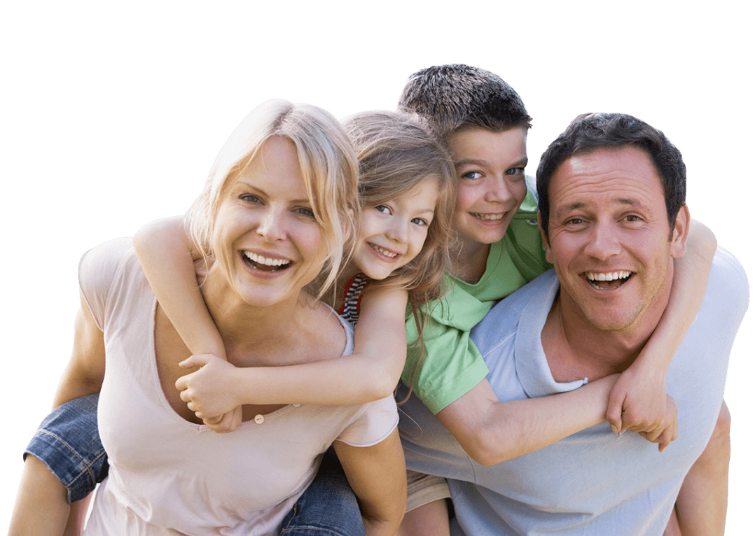Plano medio de familia sonriente